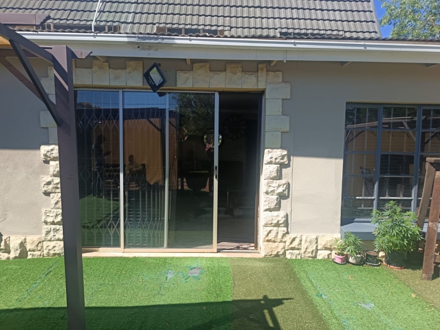4 Bedroom Property for Sale in Rhodesdene Northern Cape